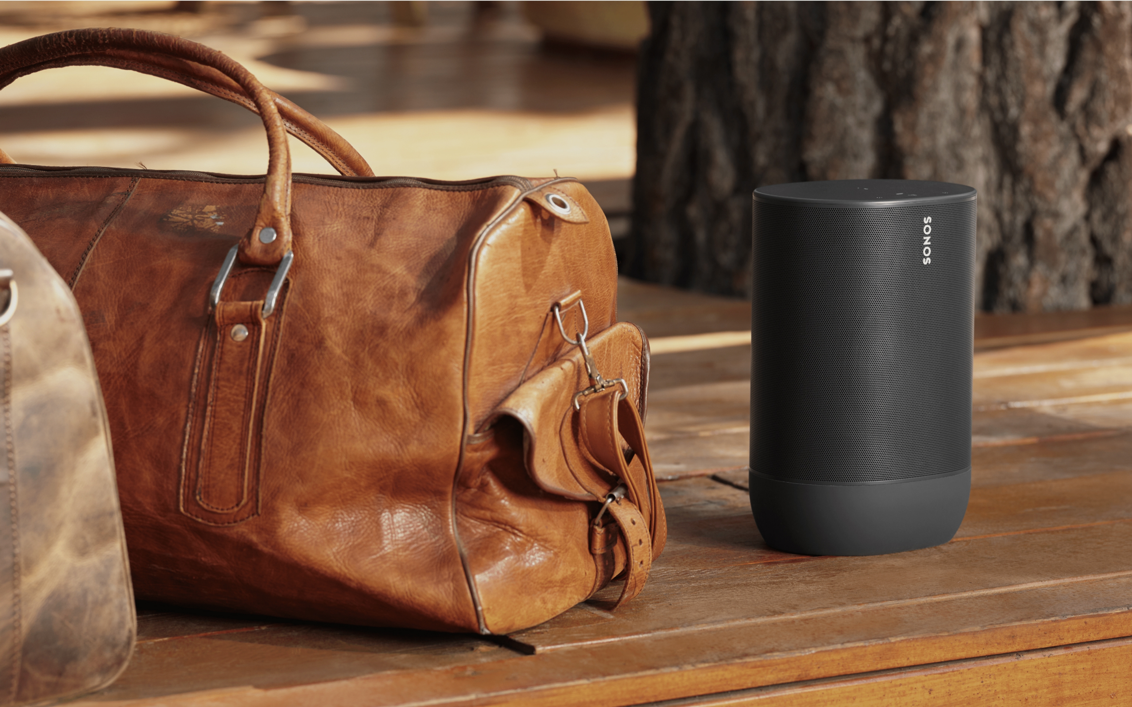 Sonos Move（ブラック）とダッフルバッグ