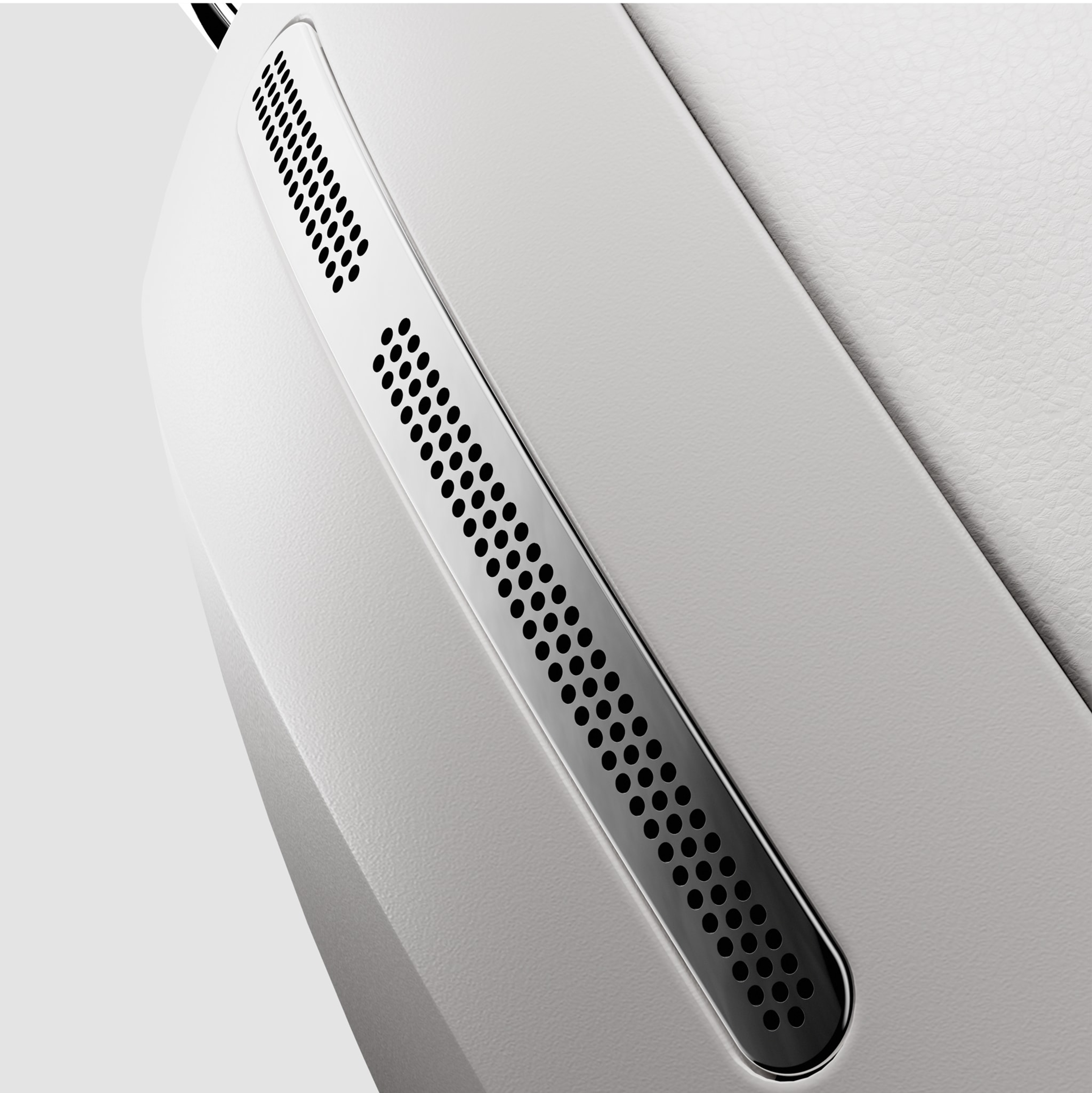 Primo piano della maglia di protezione che copre i microfoni in un paio di cuffie Sonos Ace bianche